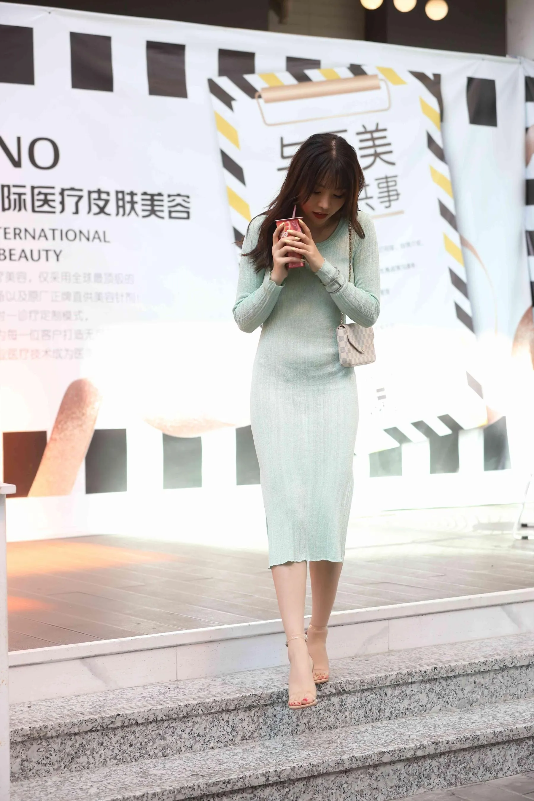 [魔镜街拍] NO.006 浅绿紧身长裙 [184P]插图9